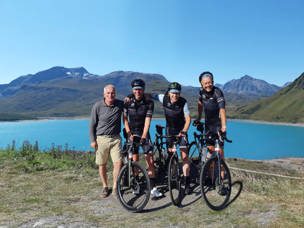 Tour of Life - Jeroen Bergsma met zijn vrienden die gefietst hebben van Italie naar Nederland